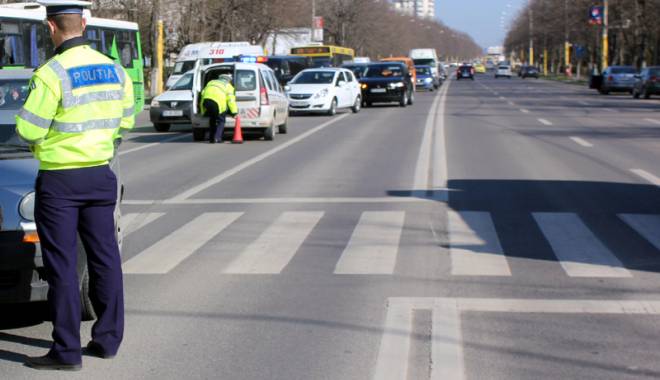 Escrocherie și inconștiență! Copiii sar în fața mașinilor, iar părinții vă storc de bani - soferiavertizati-1455645992.jpg