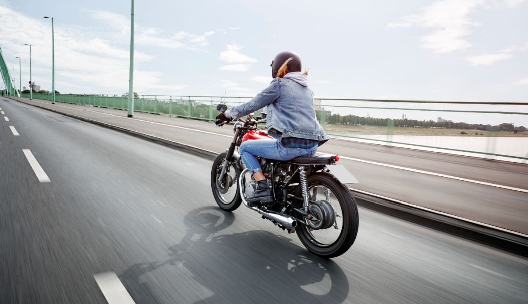 Oficial. Șoferii cu permis categoria B vor putea conduce și motociclete, dar doar în anumite condiții - soferiicupermisdeconducerecaterg-1724420264.jpg