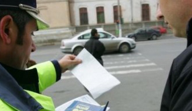 Șoferii pot plăti rovinieta prin SMS, indiferent de rețeaua telefonică - soferiipotplatirovinietaprinsms-1386786686.jpg