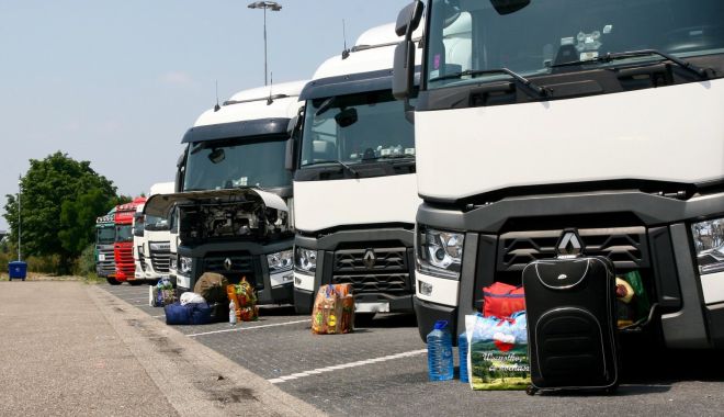 Şoferii de camion primesc doar drept temporar de muncă în Marea Britanie - soferiiromani-1633113289.jpg