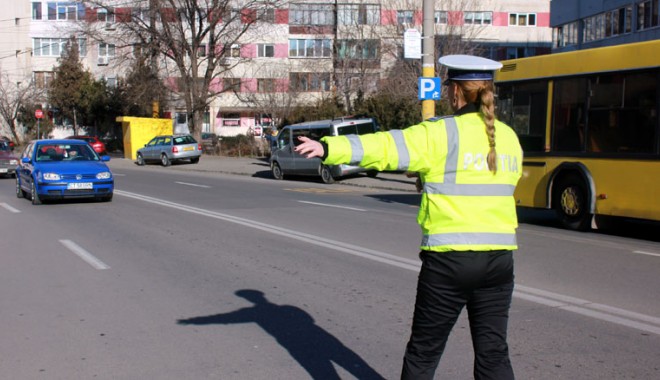 Șoferi lăsați fără permis pentru neacordare de prioritate - soferilasatifarapermis-1398792149.jpg