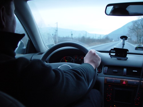 Conducea un autoturism deși avea dreptul de a conduce suspendat - soferlavolan-1349947722.jpg