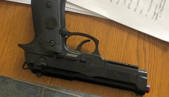 Șofer periculos pe Autostrada Soarelui: beat la volan, i-a amenințat pe polițiști cu pistolul - soferpericulos-1597762062.jpg