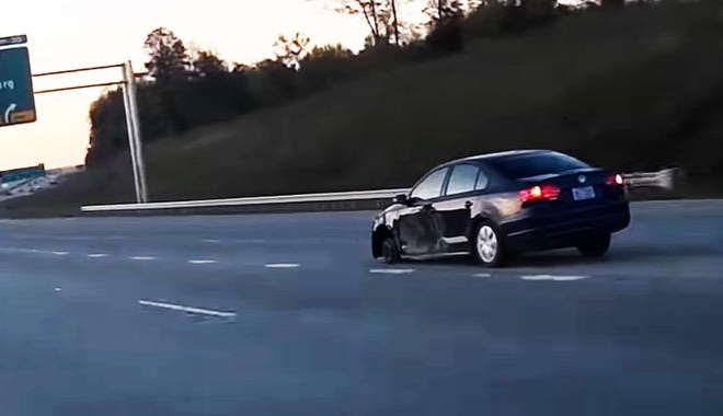 VIDEO incredibil / Șofer prins gonind cu 120 km/h, FĂRĂ O ROATĂ! - soferstrainsurprinspeautostradam-1480946062.jpg