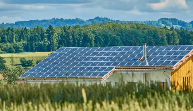 Burduja: Jocul pe piața energiei regenerabile s-a transformat în speculă cu terenuri - solar2666770energy-1695305516.jpg