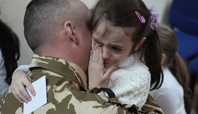 RETRAGEREA trupelor românești din Afganistan a început. Ponta, Oprea și Dușa, prezenți la proceduri - soldatiafganistangenerala22363-1404029757.jpg