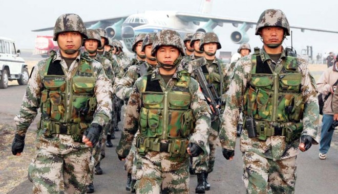 China dezvoltă arme electromagnetice pe care le-ar folosi într-un conflict cu SUA - soldatichinezi-1311342237.jpg