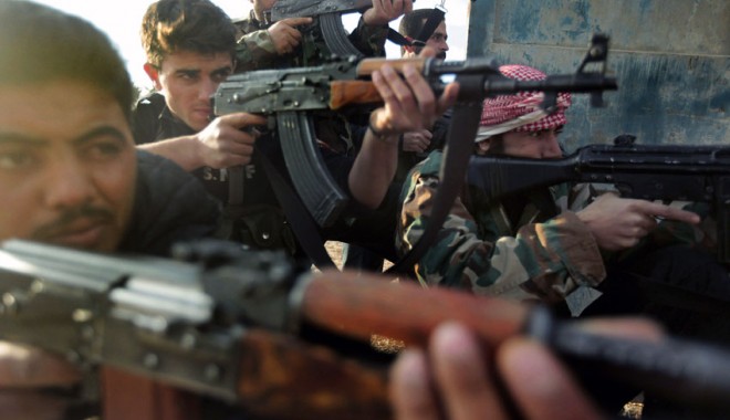 Soldații dezertori au ocupat un oraș din Siria - soldatidezertorisiria-1327240007.jpg