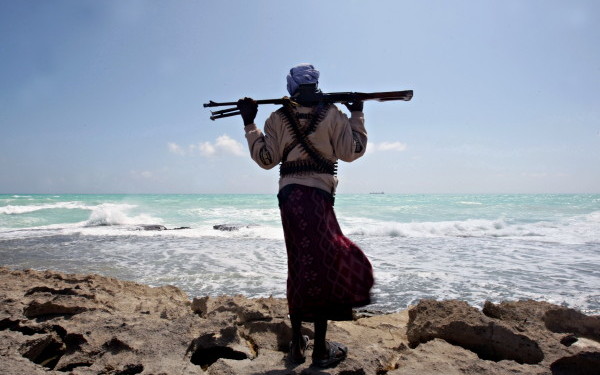 Pirații somalezi amenință UE că va ucide navigatorii ostateci - somalia-1337294323.jpg