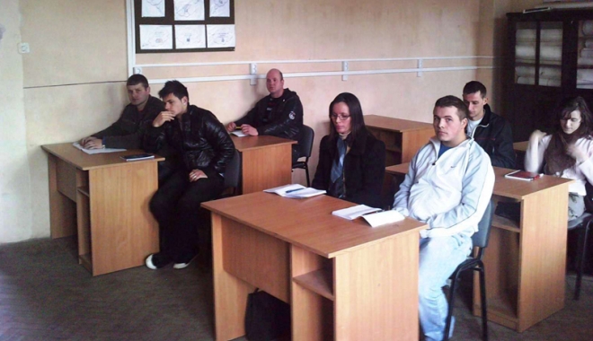 Șomerii analfabeți  sunt trimiși la școală - someri-1482255021.jpg