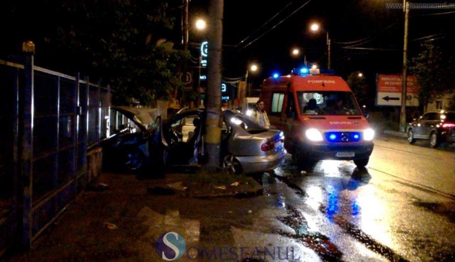 TÂNĂR DE 21 DE ANI, IZBIT CU MAȘINA ÎN STÂLP. TREI VICTIME! - someseanulaccidentmasinastalpclu-1497688825.jpg