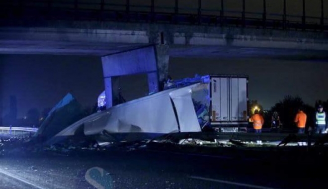 IMAGINI ȘOCANTE / Două persoane au murit într-un teribil accident, pe autostradă - someseanulaccidentmortalautostra-1476692829.jpg