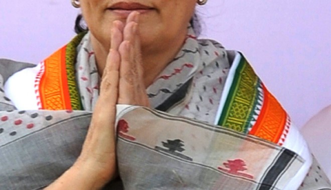 Sonia Gandhi  a petrecut noaptea  în spital - soniadetaiatidiotulnegrudinspate-1377604009.jpg