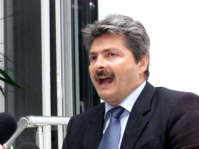 Sorin Ovidiu Vântu, CONDAMNAT la doi ani de închisoare CU EXECUTARE - sorinovidiuvantucatalinafilip-1349180890.jpg