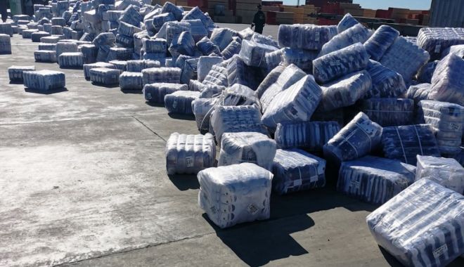 Peste 10.000 de perechi de șosete, importate din China, confiscate în port - soseteport-1620840718.jpg
