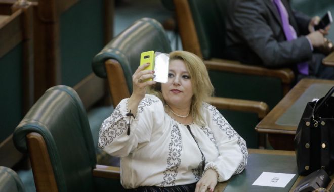 Diana Șoșoacă blocată pe Facebook: Doar eu și Trump mai suntem blocați pentru atitudinile noastre - sosoaca-1614271761.jpg