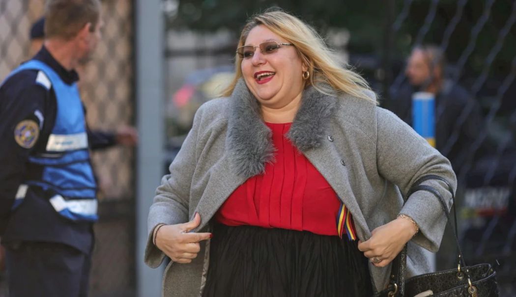 Diana Șoșoacă, anchetată de poliţişti după ce a filmat în cabina de votare și a postat clipul în online