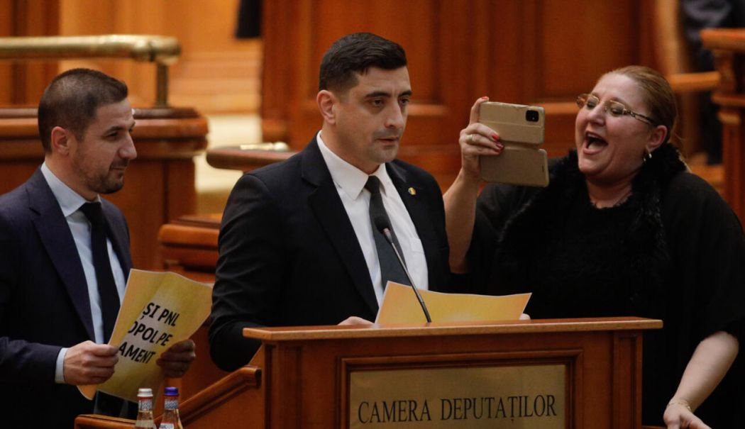 Șoșoacă și Simion anunță că vor să facă ei guvern. „Suntem de încredere”. Șoșoacă: „Primesc să fiu prim-ministru”