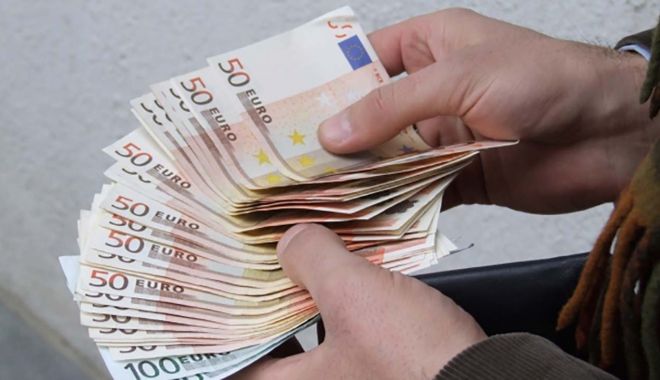 Constanţa/Un poliţist a refuzat 800 de euro mită de la o persoană care conducea, fără permis, un autoturism - spaga-1614096497.jpg