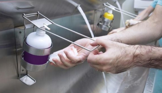 Dezinfectanții, din spitale, vor fi testați în laboratoare acreditate - spalat-1465989470.jpg