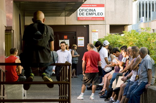 Spaniolii își părăsesc țara, de frica crizei - spaniamunca-1346778647.jpg
