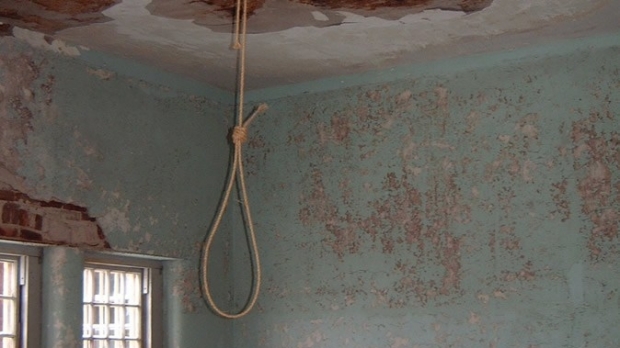 Fost subofițer de informații, găsit spânzurat. Bărbatul și-a pus ștreangul de gât în casa părinților - spanzurat47048200-1549453656.jpg
