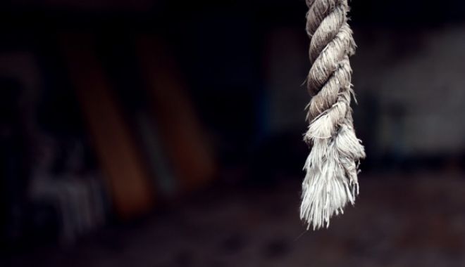 DESCOPERIRE ȘOCANTĂ! O fetiță de 12 ani a fost găsită spânzurată - spanzurata-1538823033.jpg