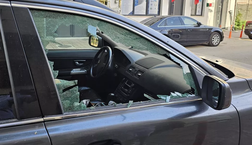 Prins de polițiști după ce a furat bunuri din interiorul mai multor mașini - spargeri-masini-1766063746.webp