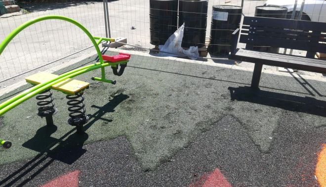 Spații de joacă vandalizate. Anunțați imediat poliția locală! - spatiidejoaca-1565187485.jpg