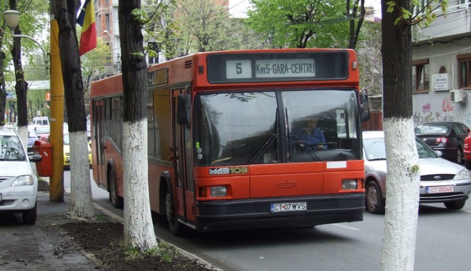 Inedit: Spectacol de comedie în autobuzul liniei 5-40 - spectacol-1403192709.jpg