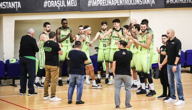 Spectacol la Sala Sporturilor. Foști baschetbaliști ai Farulului, onorați - spectacol2-1576183845.jpg