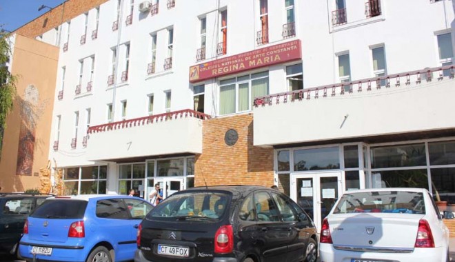 Spectacol  de teatru,  la Colegiul 