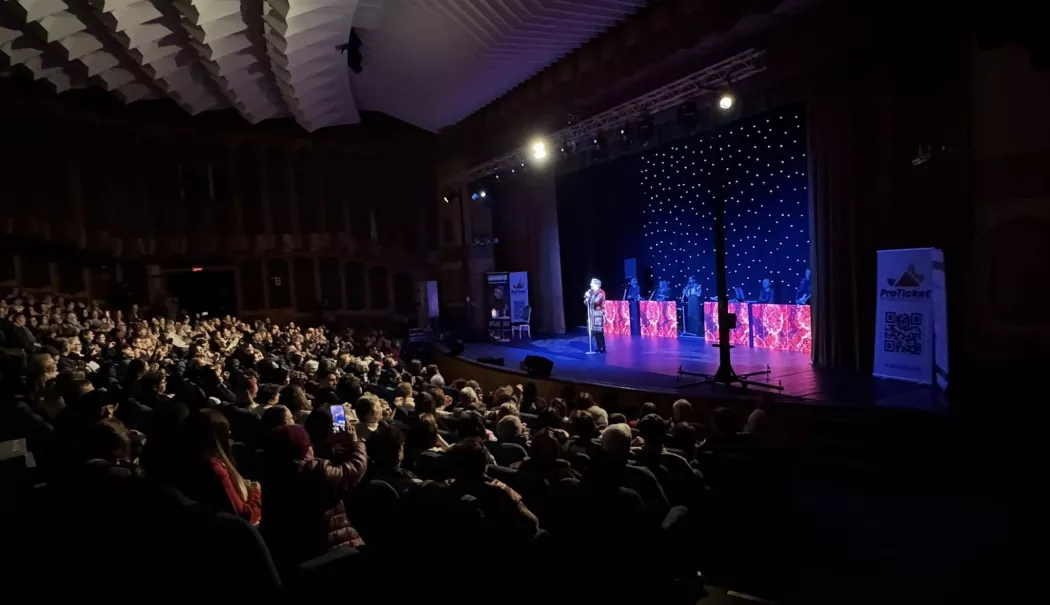 Spectacol folcloric „Mugurel de Primăvară”, pe scena Casei de Cultură din Constanța - spectatori-cdc-1773402041.webp