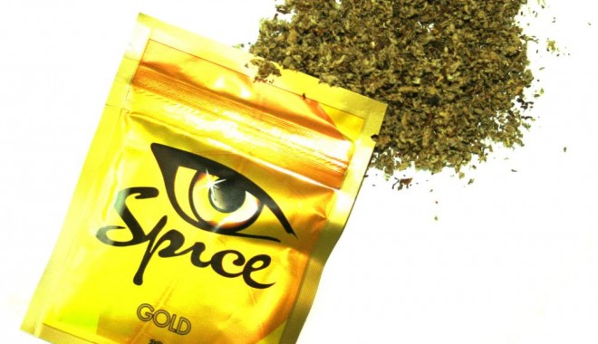 Mamă și fiică, anchetate de Poliție pentru trafic cu etnobotanice - spice2-1342973485.jpg
