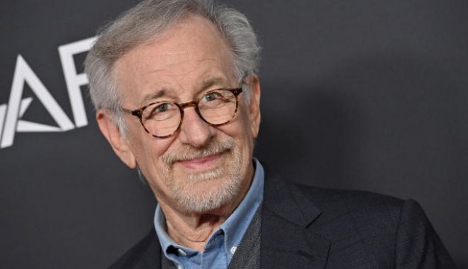 Steven Spielberg regretă că mulţi rechini au fost ucişi după filmul său 