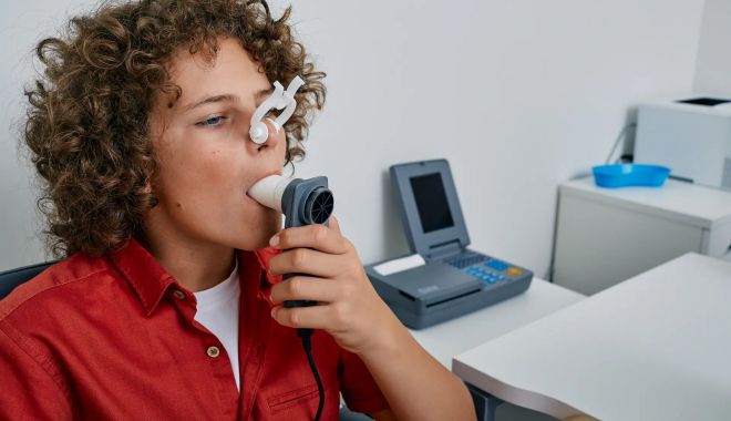 Spirometria, testul recomandat pentru a verifica starea de sănătate a plămânilor - spirometria-1705577677.jpg