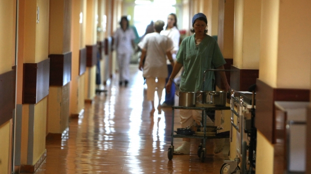 18 copii internați cu toxiinfecție alimentară, după ce au primit Laptele și Cornul - spital-1458127255.jpg
