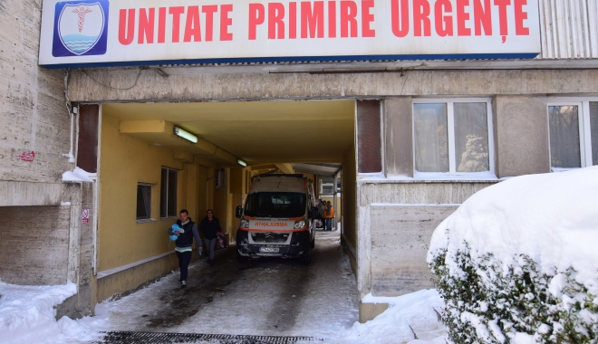 Medicii constănțeni lucrează la foc continuu. Sute de bolnavi au nevoie de îngrijiri - spital-1484128076.jpg
