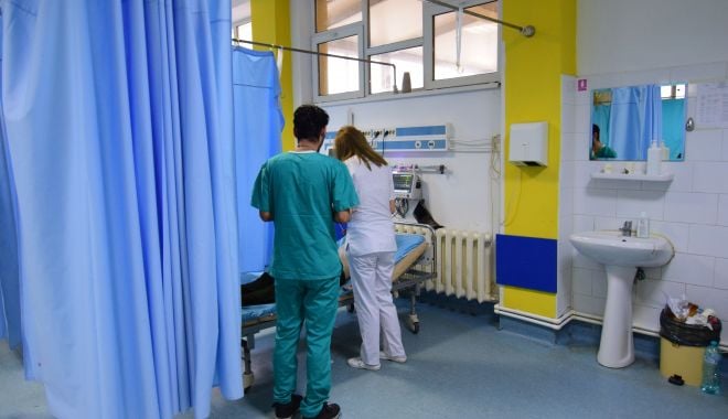 Peste o mie de bolnavi consultaţi în Urgenţă, de sărbători - spital-1620136692.jpg