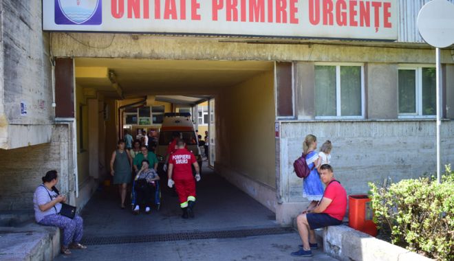 Spitalul Județean, luat cu asalt de turiști. Constănțenii, invitați să mai stea pe-acasă - spital10-1534520668.jpg