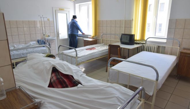 Spitalul CF Port, în derivă. Fără director  și fără bani, unitatea sanitară luptă pentru supraviețuire - spitalcfportsaloanepacienti2-1518023797.jpg