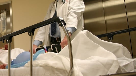 MEDIC CUNOSCUT, ÎN STARE GRAVĂ DUPĂ CE A ÎNCERCAT SĂ SE SINUCIDĂ - spitalgiurgiumedicicrimacupremed-1529478731.jpg