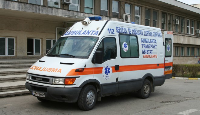 Accident rutier grav în județul Constanța / Șoferul, dus în stare critică la spital - spitaljudeteanambulanta19-1327051270.jpg