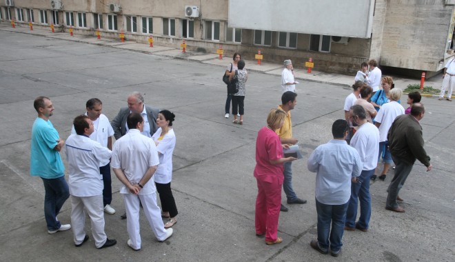 Medicii amenință cu blocarea sistemului - spitaljudeteanprotestmedici365-1369126813.jpg