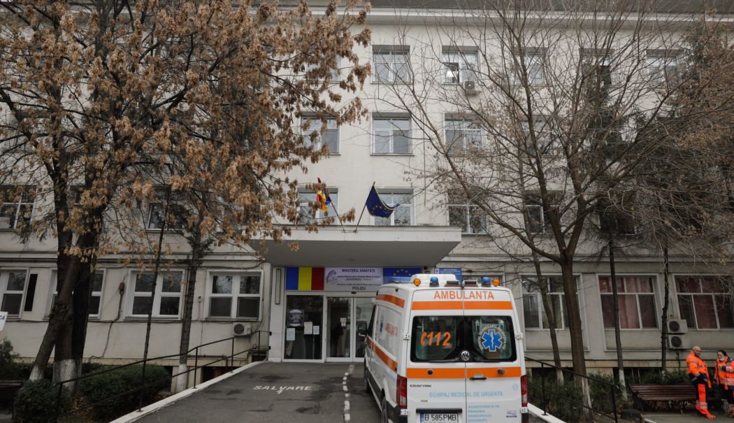 O femeie a născut pe trotuar, în apropiere de spital. Bebelușul nu a supraviețuit - spitalul-polizu-1736934651.jpg