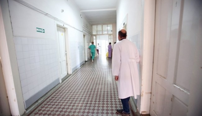 TÂNĂRUL ARS ÎN INCENDIUL DIN SEDIUL POLIȚIEI A MURIT LA SPITAL - spitalvictorbabes12-1497596439.jpg