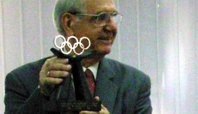 E din nou doliu! A murit un profesor de prestigiu - sport-1475130784.jpg