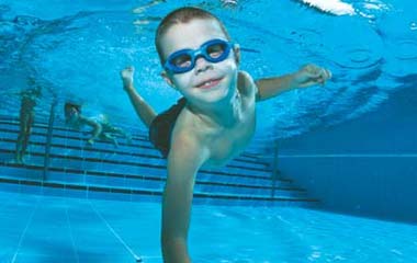 Lecții de înot gratuite pentru copiii din Mangalia - sportchildswimming3-1316206797.jpg