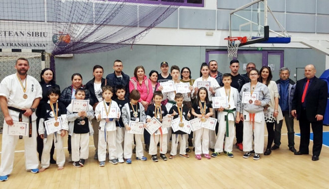 Sportivii de la AS Victoria Cumpăna, ași la Karate Kyokushinkai - sportivii-1491926780.jpg