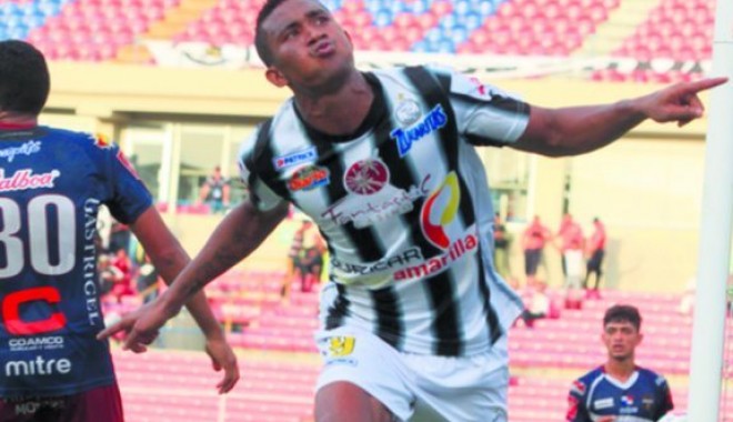Fostul atacant al Panama a încetat din viață - sportrecentpanama0703-1394198493.jpg